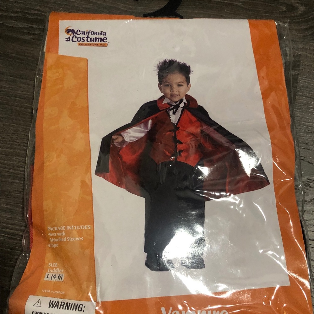 Cute Vampire Costume 4-6 years old NEW